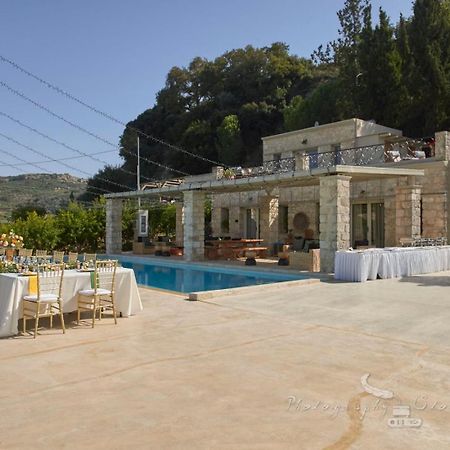 Villa Mantilari Wine Estate 7 Apartments 2 Private Pools 1 Heated Tennis Court Fitness Center Archanes Buitenkant foto