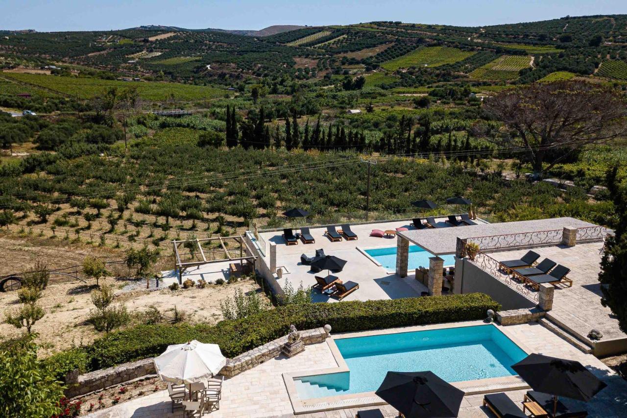 Villa Mantilari Wine Estate 7 Apartments 2 Private Pools 1 Heated Tennis Court Fitness Center Archanes Buitenkant foto