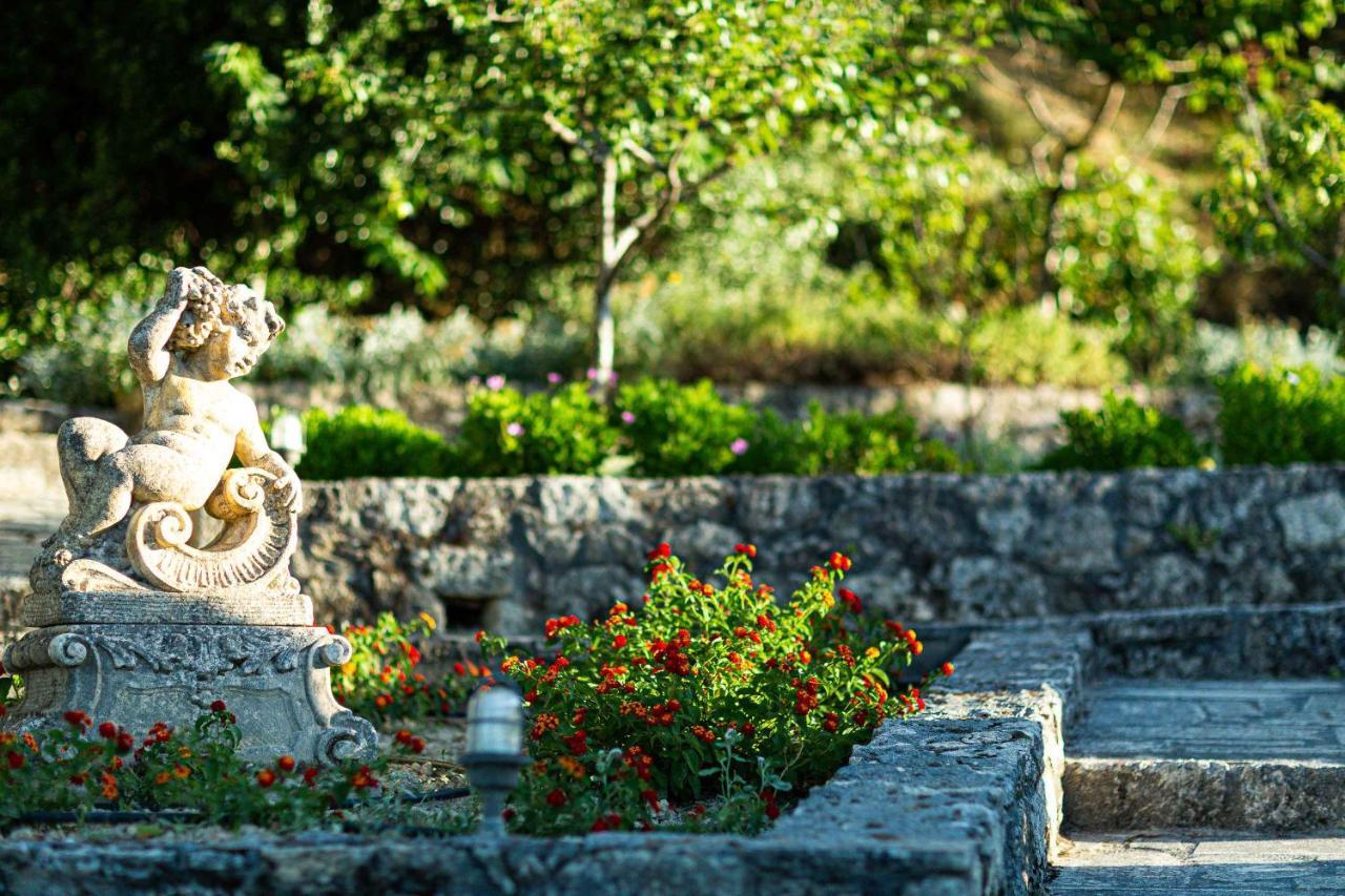 Villa Mantilari Wine Estate 7 Apartments 2 Private Pools 1 Heated Tennis Court Fitness Center Archanes Buitenkant foto