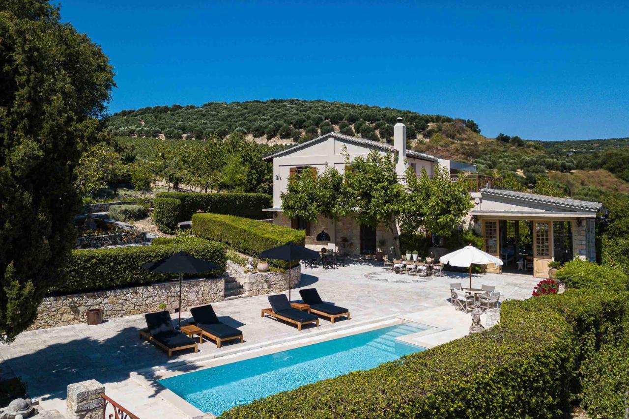 Villa Mantilari Wine Estate 7 Apartments 2 Private Pools 1 Heated Tennis Court Fitness Center Archanes Buitenkant foto