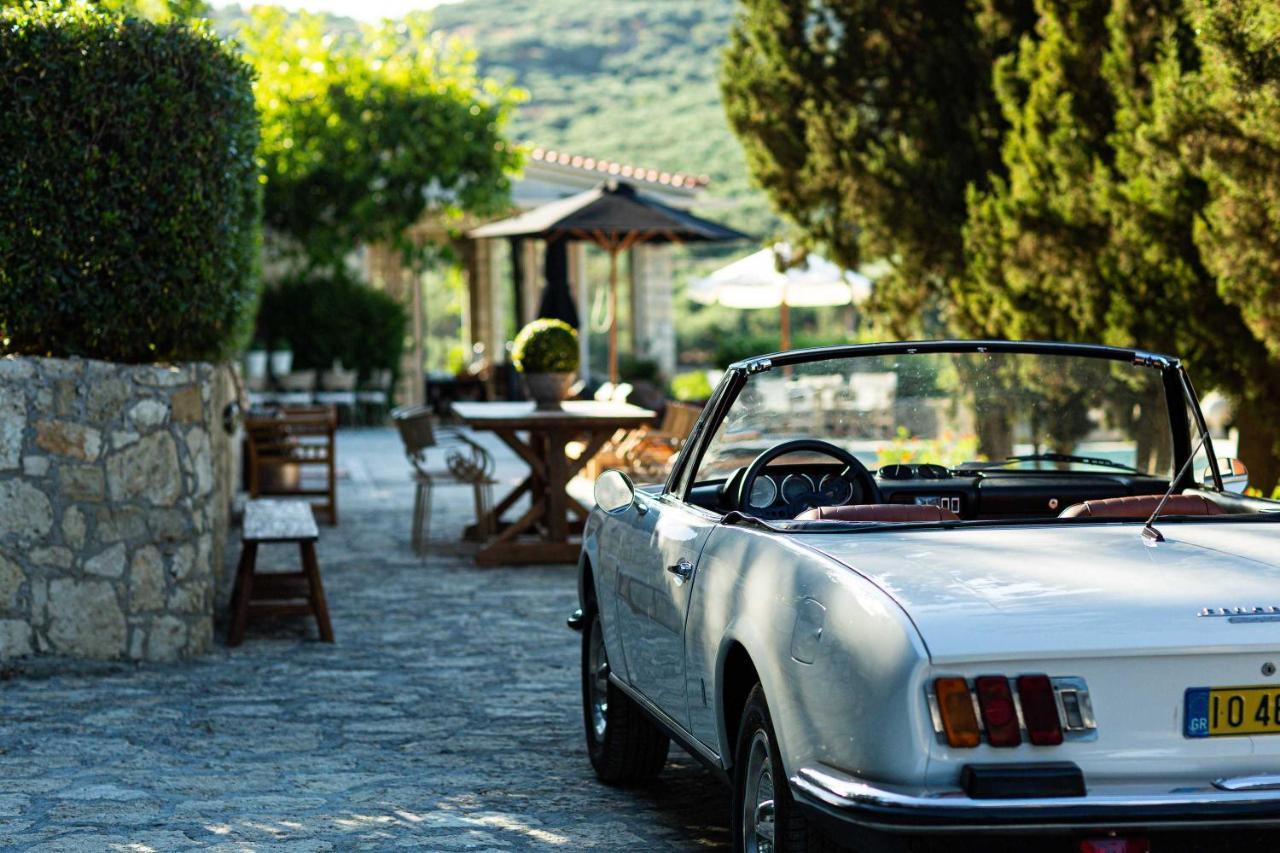 Villa Mantilari Wine Estate 7 Apartments 2 Private Pools 1 Heated Tennis Court Fitness Center Archanes Buitenkant foto