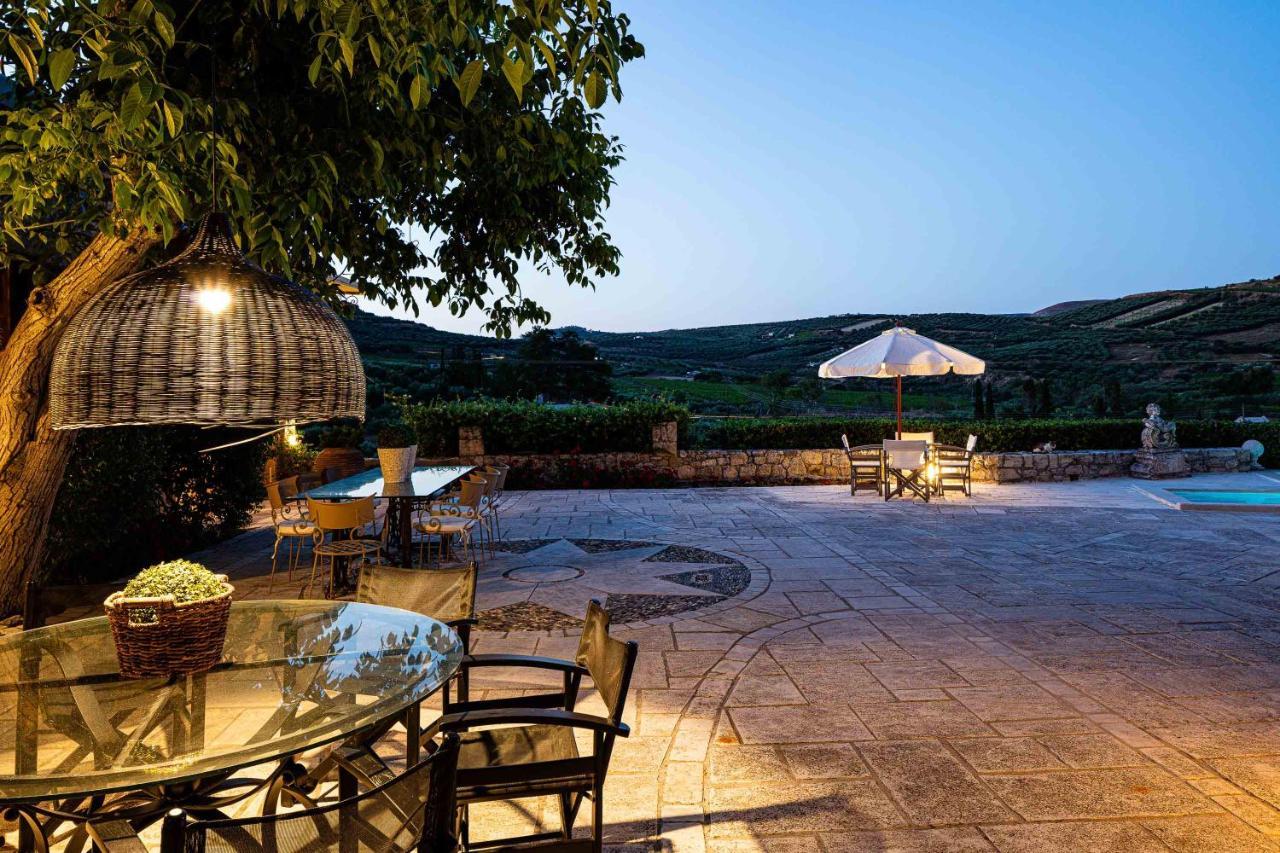 Villa Mantilari Wine Estate 7 Apartments 2 Private Pools 1 Heated Tennis Court Fitness Center Archanes Buitenkant foto