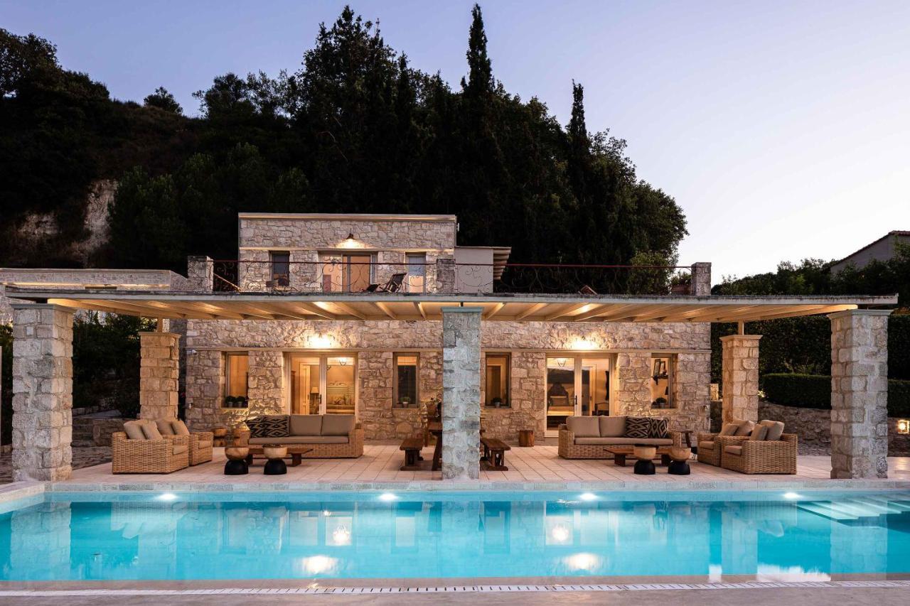 Villa Mantilari Wine Estate 7 Apartments 2 Private Pools 1 Heated Tennis Court Fitness Center Archanes Buitenkant foto