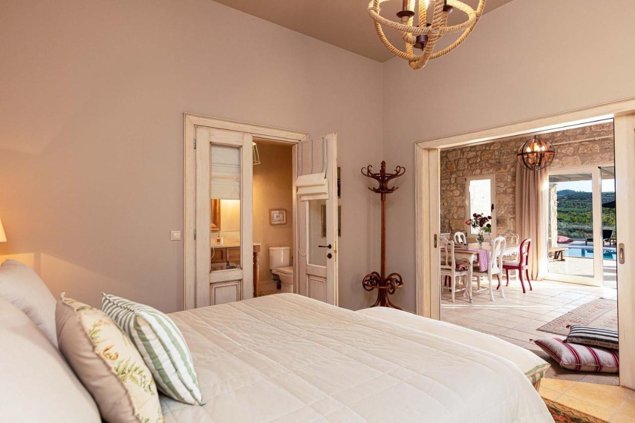 Villa Mantilari Wine Estate 7 Apartments 2 Private Pools 1 Heated Tennis Court Fitness Center Archanes Buitenkant foto