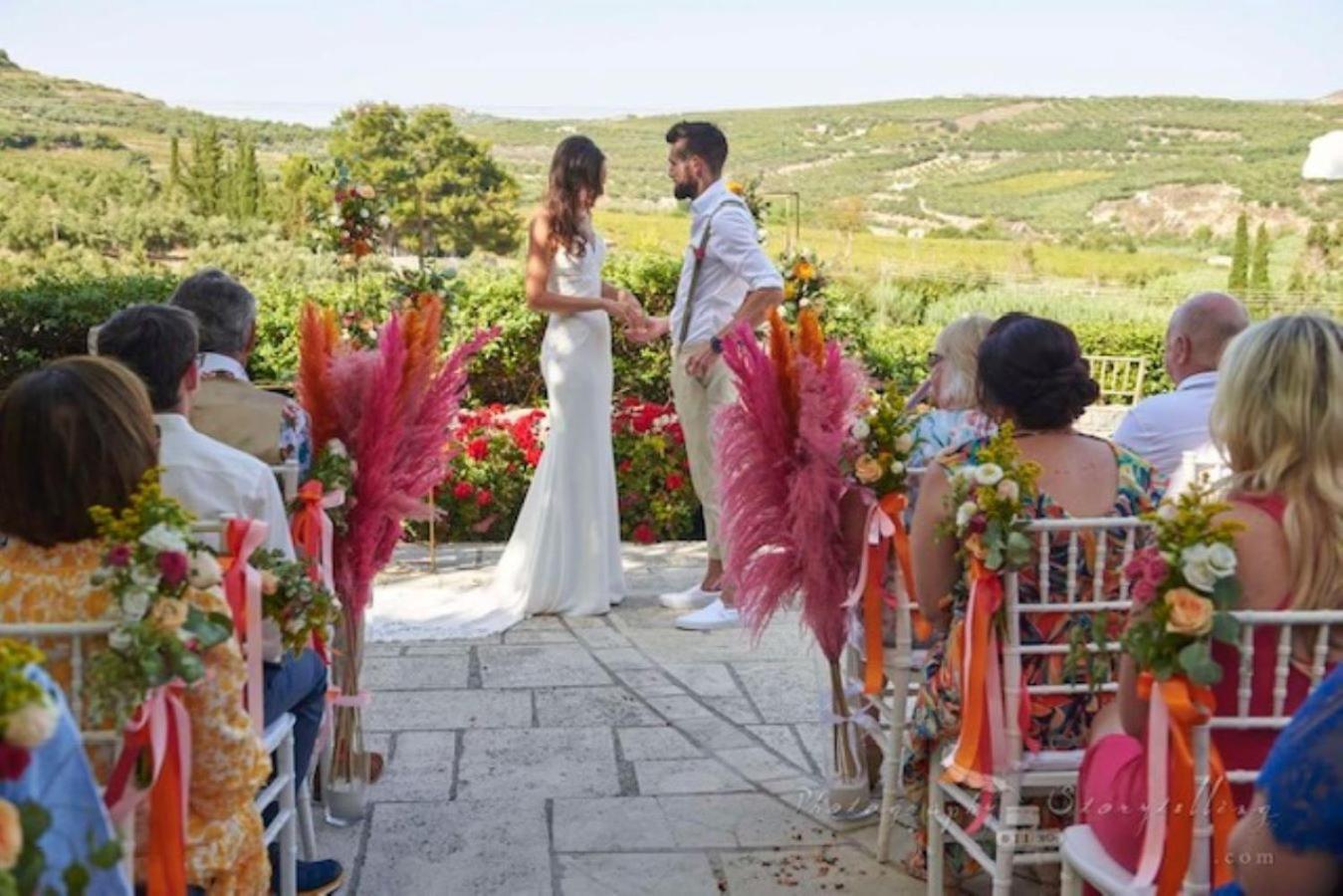 Villa Mantilari Wine Estate 7 Apartments 2 Private Pools 1 Heated Tennis Court Fitness Center Archanes Buitenkant foto