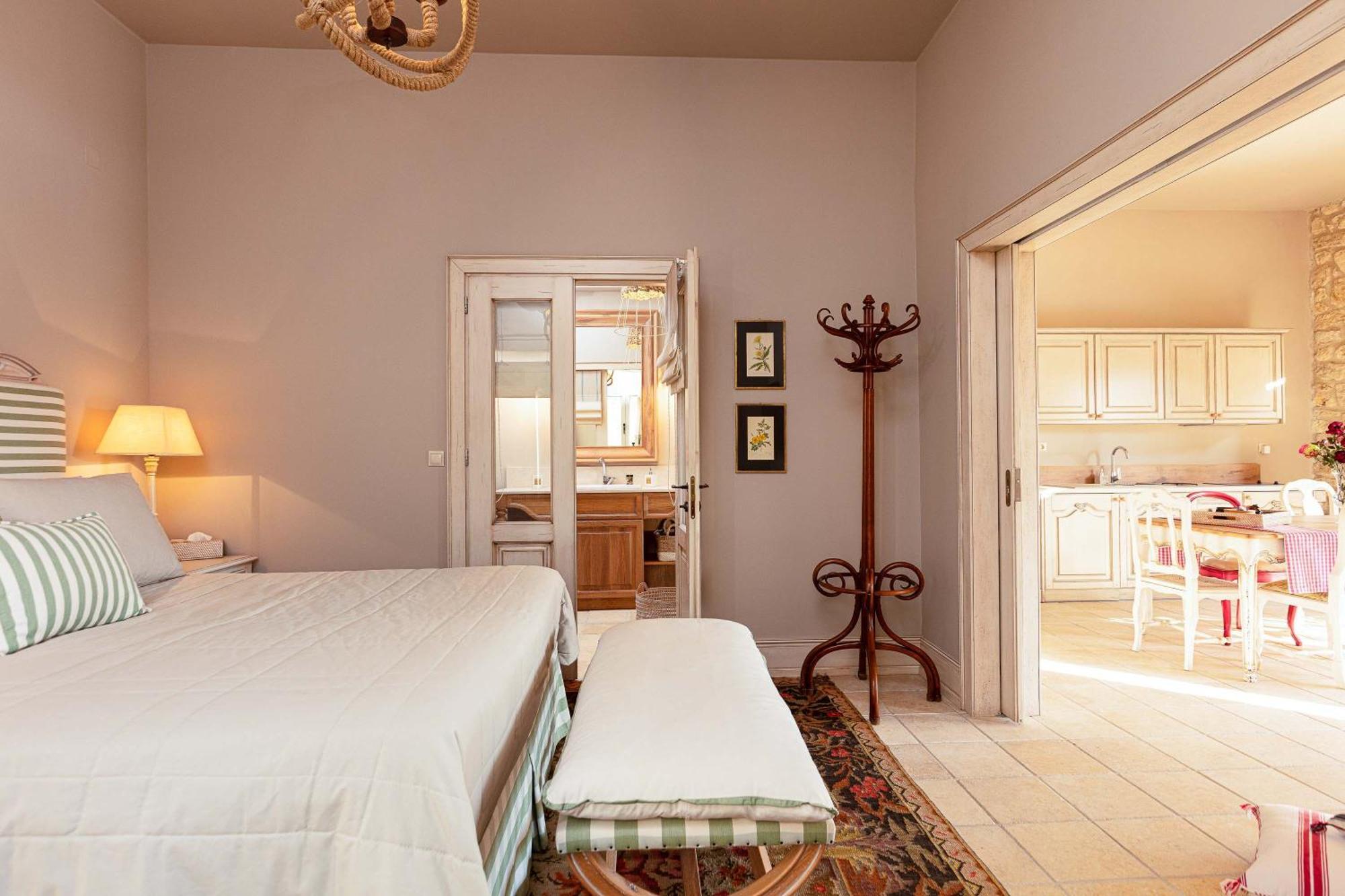 Villa Mantilari Wine Estate 7 Apartments 2 Private Pools 1 Heated Tennis Court Fitness Center Archanes Kamer foto